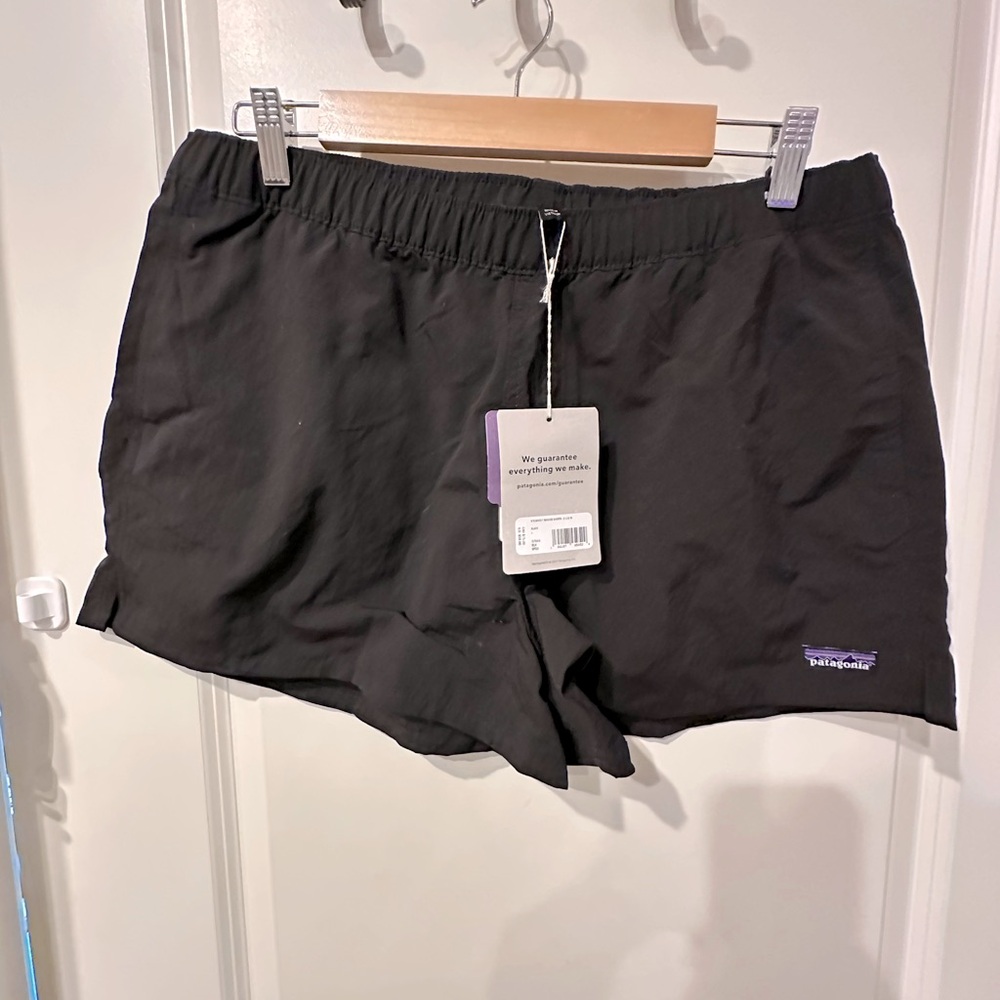 Patagonia Women’s Barely Baggie Shorts 2.5” - Size Large - NWT!